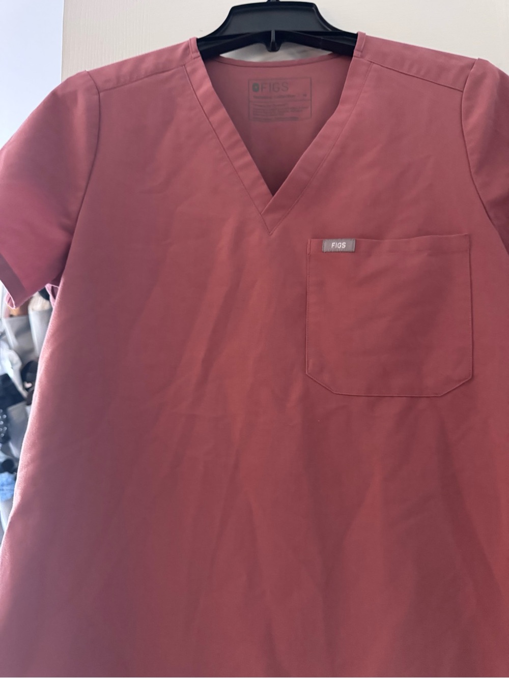 Figs womens V-Neck Scrub Top in mauve